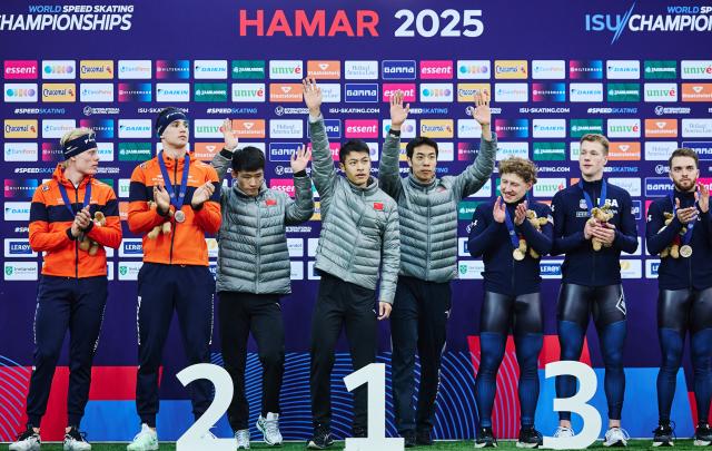 速滑世锦赛队中国1金1铜 宁忠岩韩梅米兰冬奥冲牌